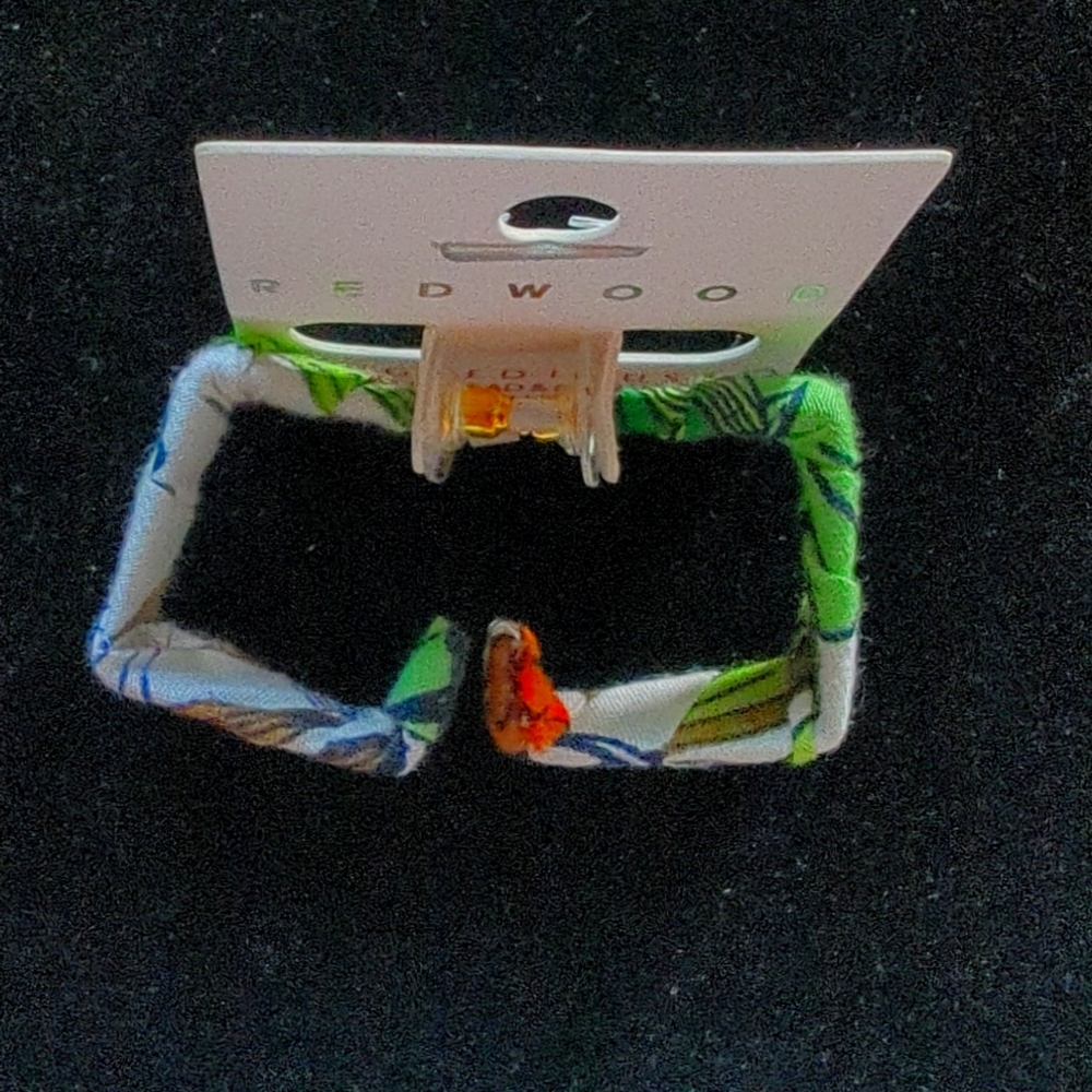 Summer earrings NWT Tropical Fabric Green